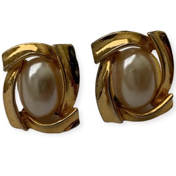 🔴 Vintage 60’s Faux White Pearl & Gold-tone Pierced Earrings Costume Jewelry 1” - Picture 3 of 10